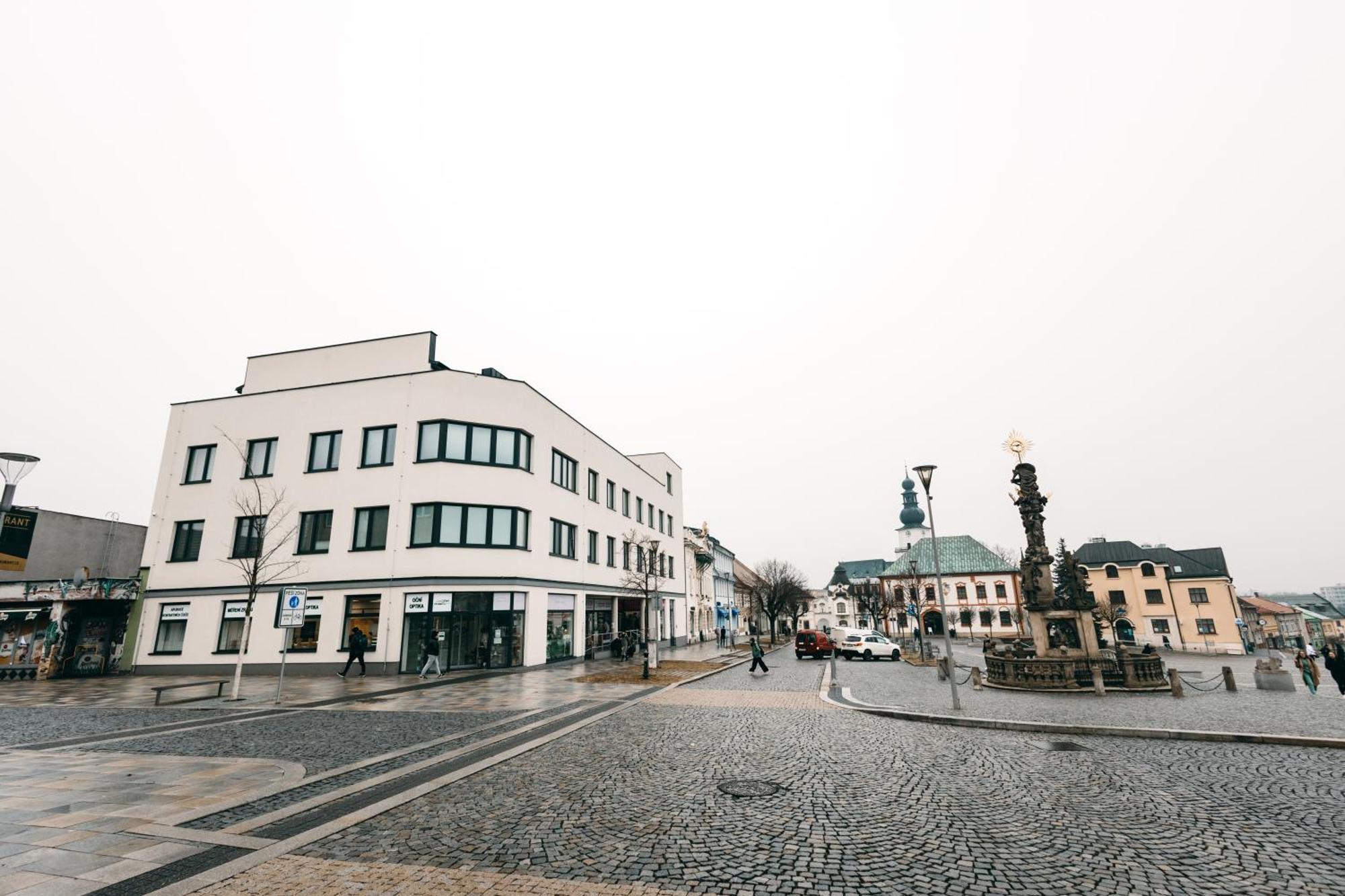Byt 21 V Rezidenci Bily Lev Na Namesti Žďár nad Sázavou Buitenkant foto